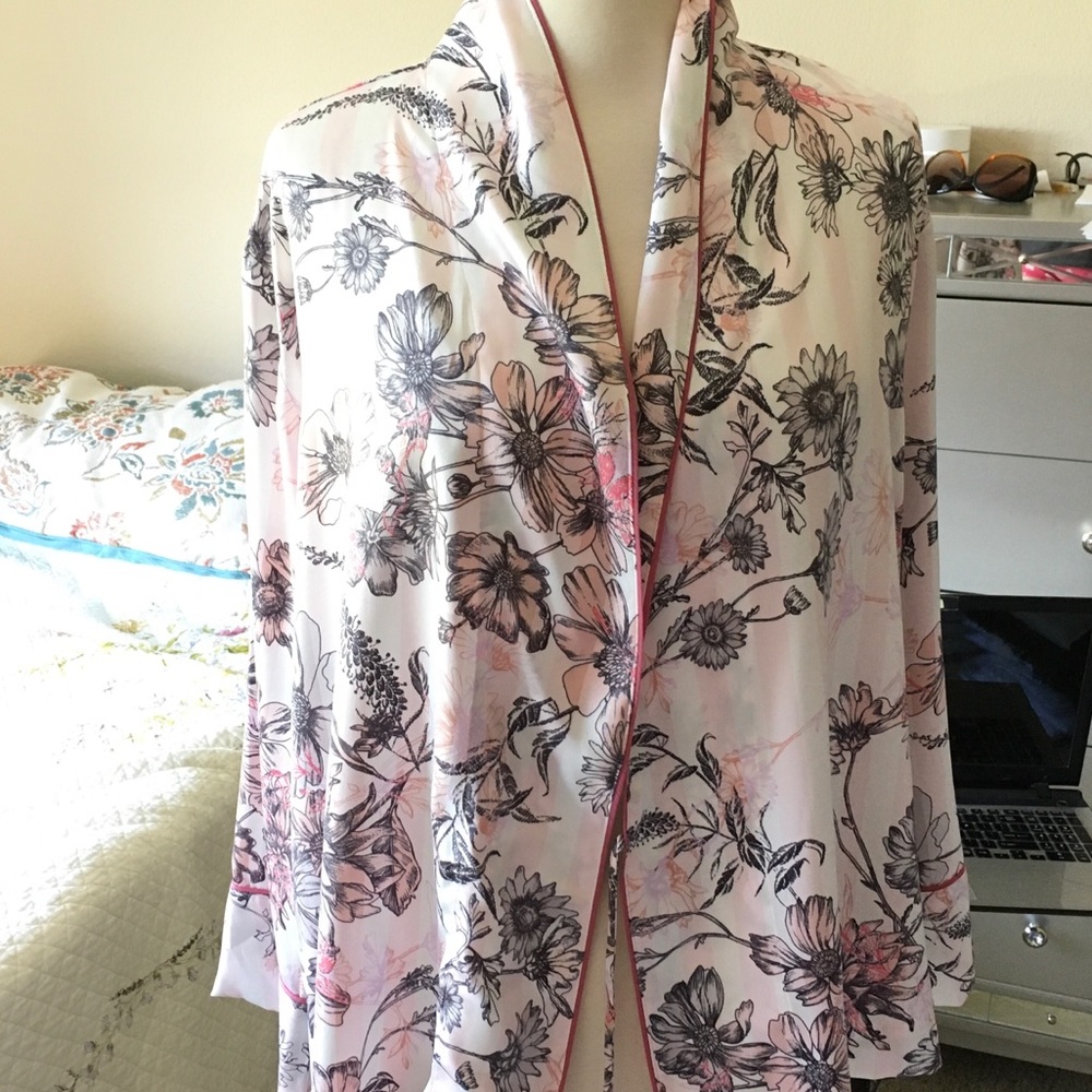 Victoria Secret Floral Robe Top - Medium - Picture 3 of 6